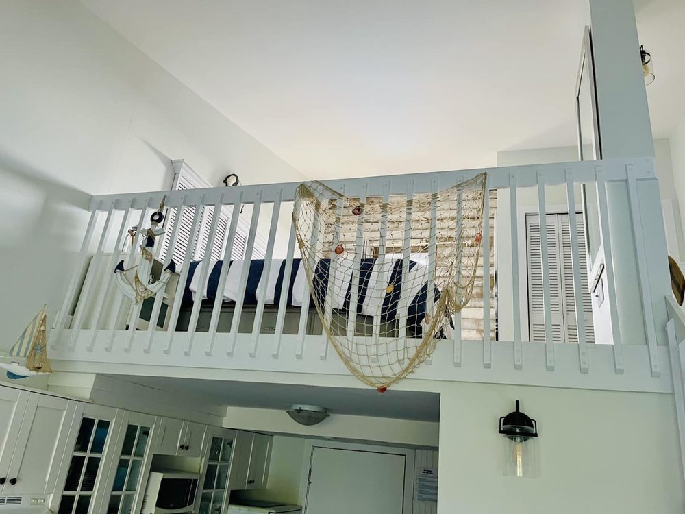 L'escalier menant à la mezzanine